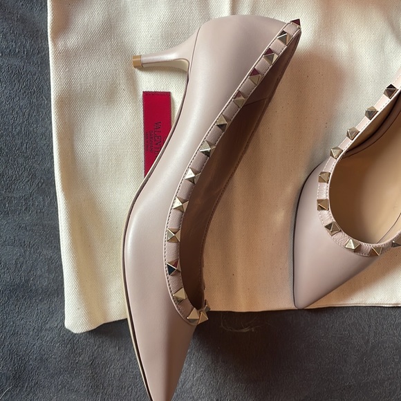 Valentino brand new pump gold spikes size 36 - Picture 3 of 4